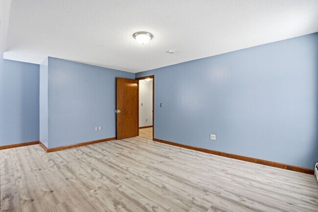 Building Photo - 315 Woronco Rd