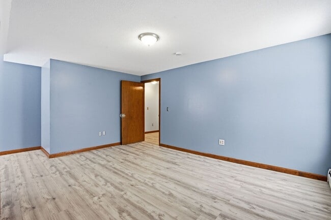 Building Photo - 315 Woronoco Rd