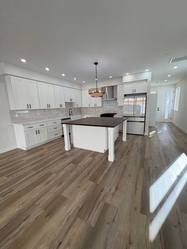 Building Photo - 258 Donax Ave