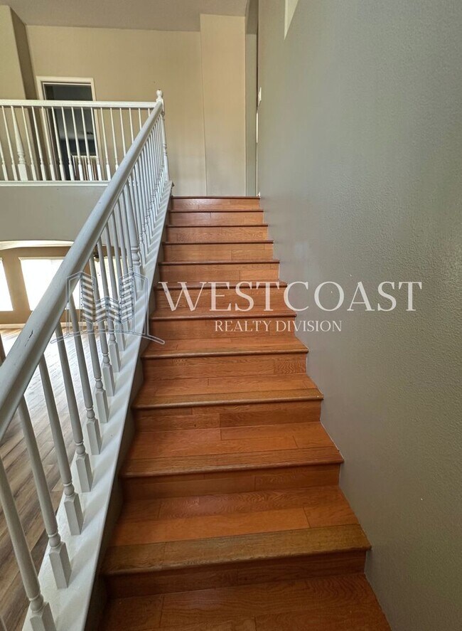Building Photo - **COMING SOON***Bright & Spacious 4-Bed Townhome in Prime Murrieta Location!