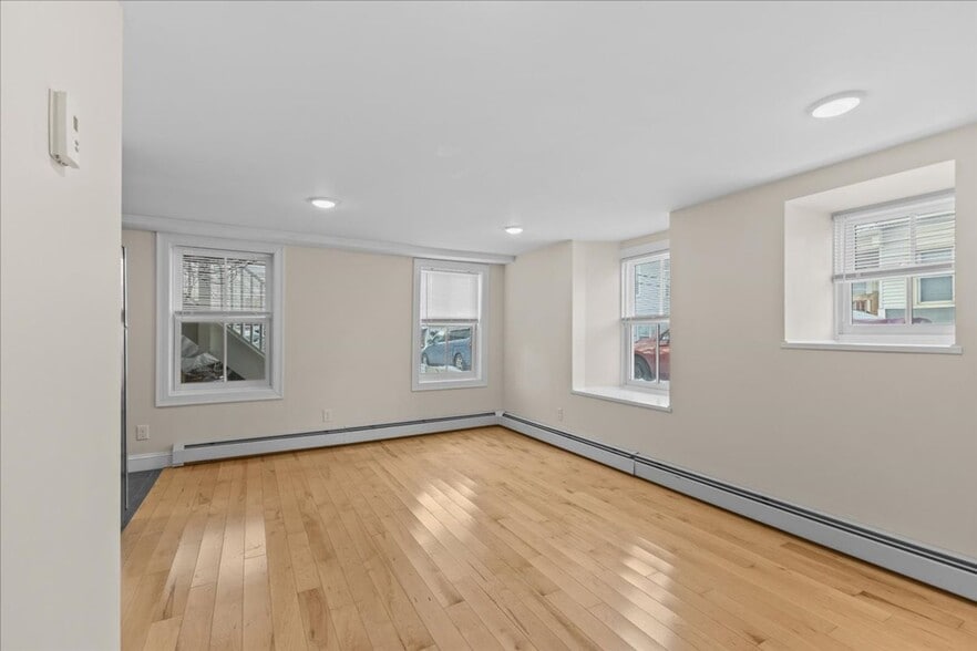 Building Photo - 375 St Paul St