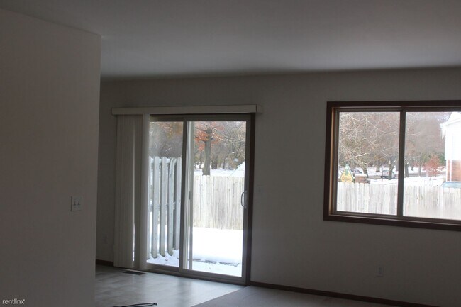 Building Photo - 3 br, 1.5 bath Duplex - 2403 Morning Dawn Dr