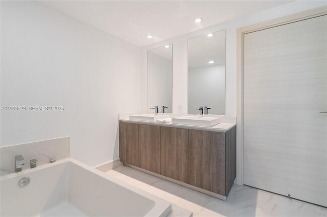 Building Photo - 801 S Miami Ave