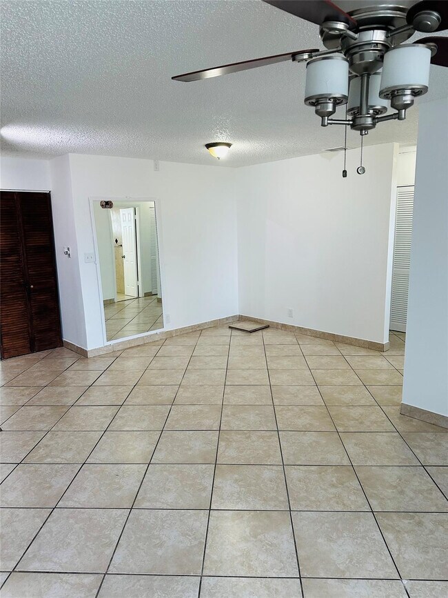 Building Photo - 10046 Winding Lake Rd