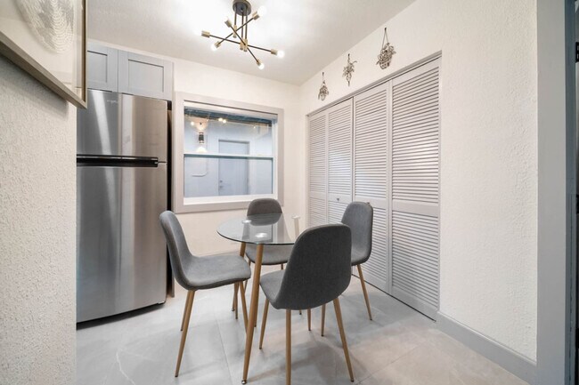 Building Photo - 847 NE 16th Ave