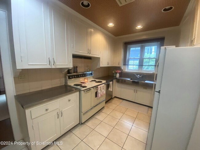 Building Photo - 1008 Electric St