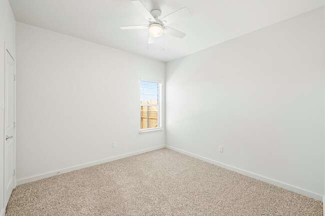 Building Photo - Like new townhome in Frenship East!