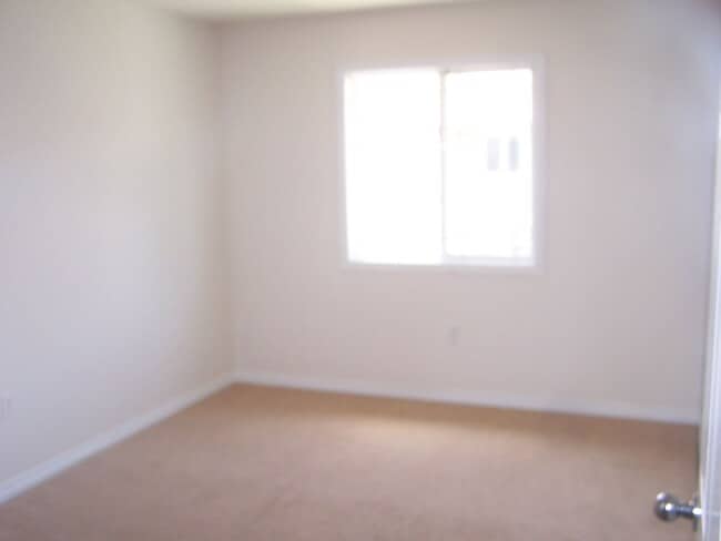 Building Photo - 11 Fuller Cir
