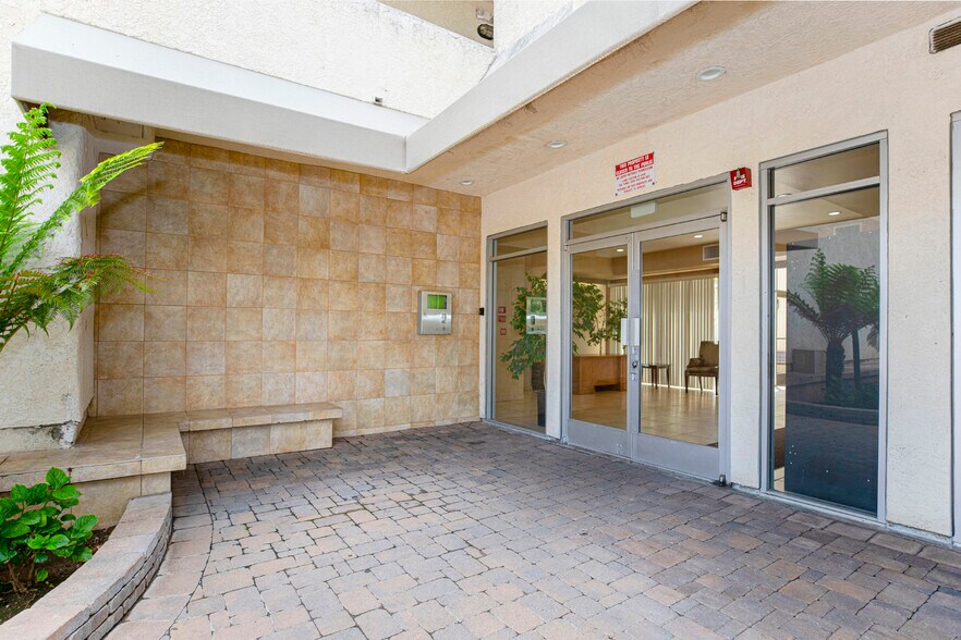 Building Photo - 5325 Newcastle Ave