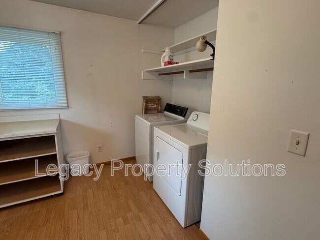 Building Photo - 2106 Assumption Dr