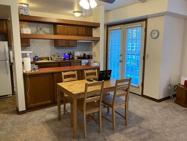 dining area - 1439 SW Montgomery St