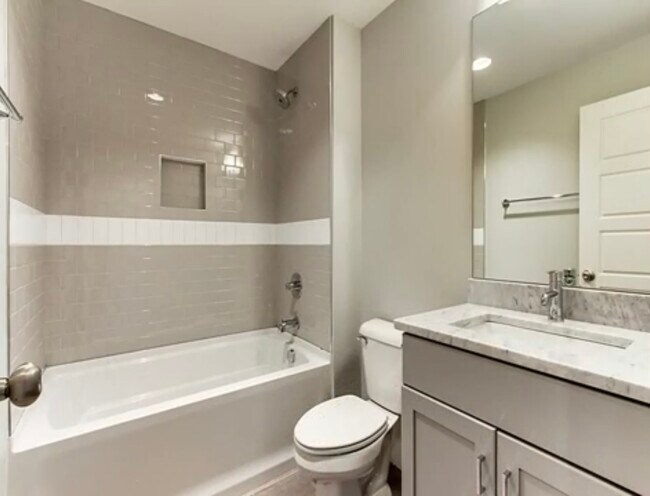 2nd floor full bathroom - 2003 9th Ave N