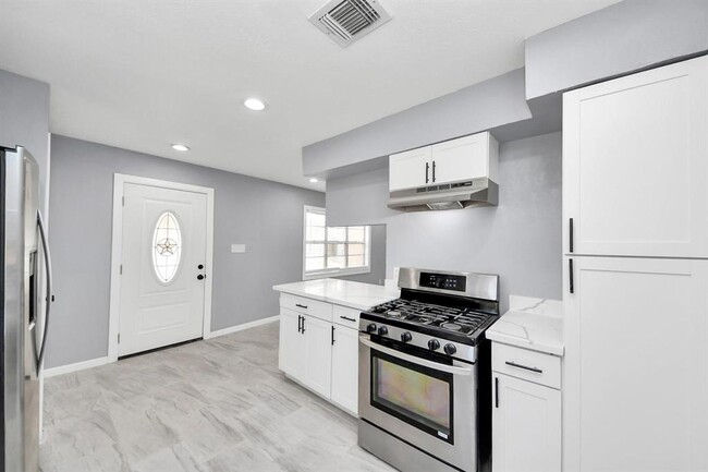 Building Photo - 5103 Karu Dr