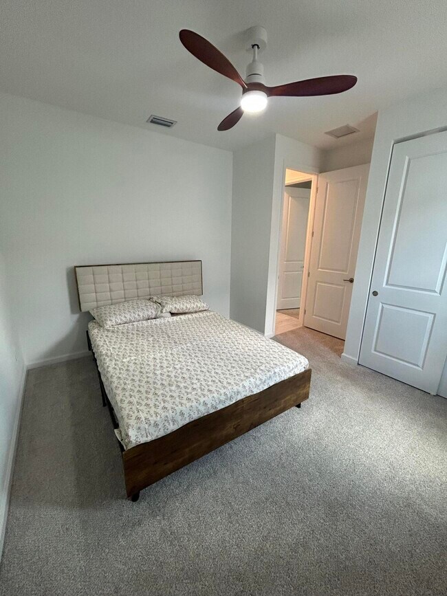 Building Photo - 12808 SW Eleanor Dr