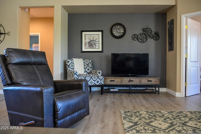 Building Photo - 13436 W La Vina Dr
