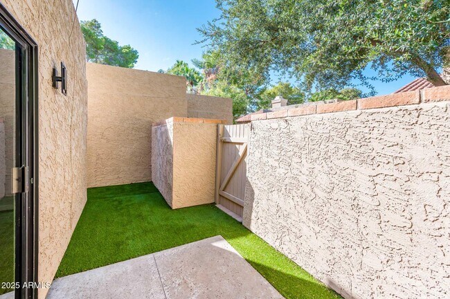 Building Photo - 6430 N 77th Way