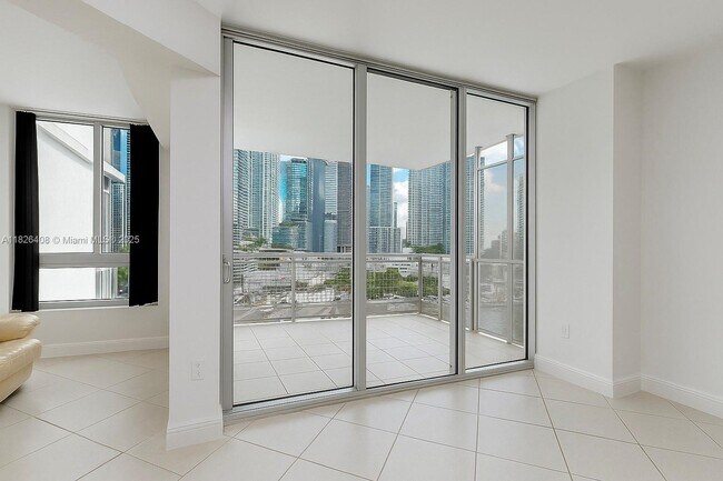 Building Photo - 350 S Miami Ave