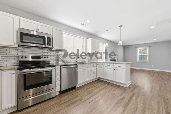 Building Photo - 8410 Yolanda Rd