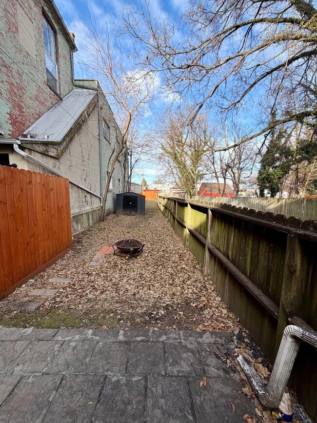 Building Photo - 123 E Louther St