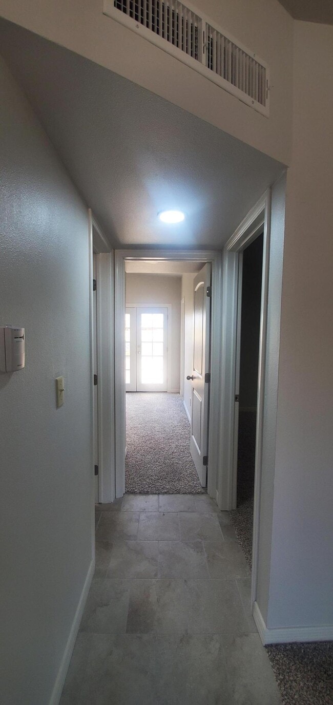 Building Photo - 2909 Beachcomber Dr