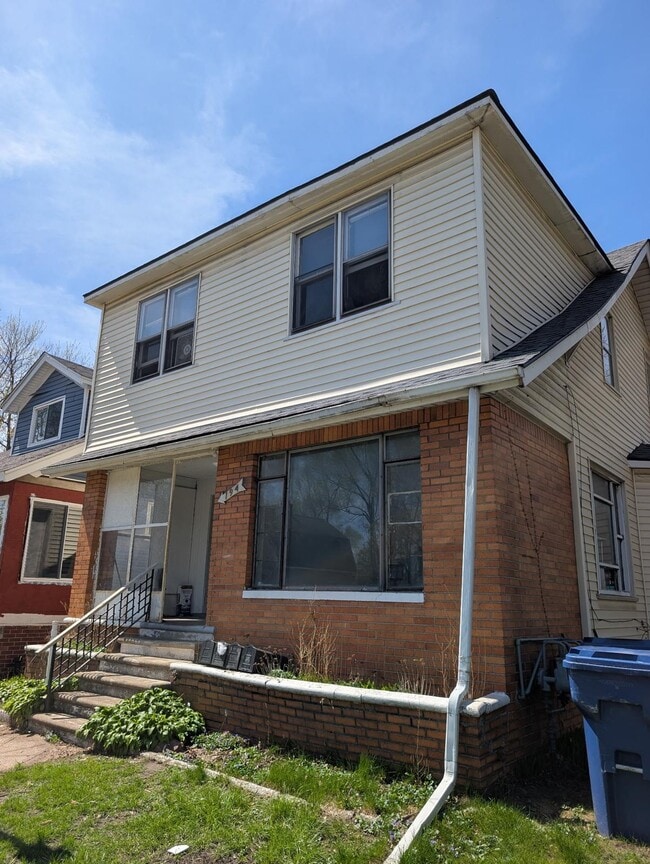 Building Photo - 194 Richter St