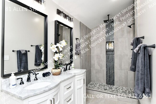 Building Photo - 81 Allen St