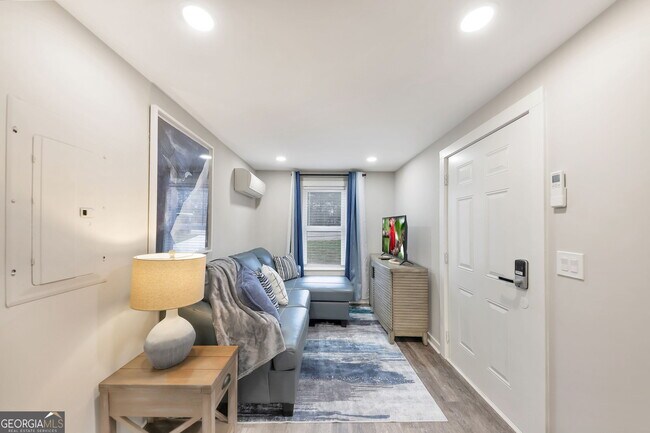 Building Photo - 243 N Georgia Ave