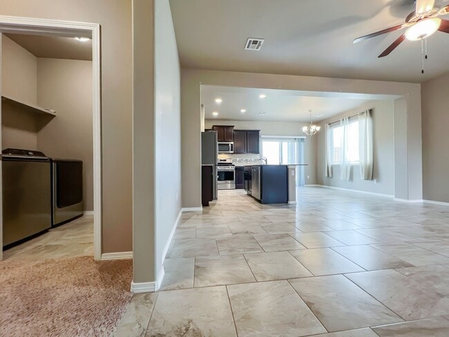 Building Photo - Modern 3 Bed 2 Bath Home - Pet Friendly!