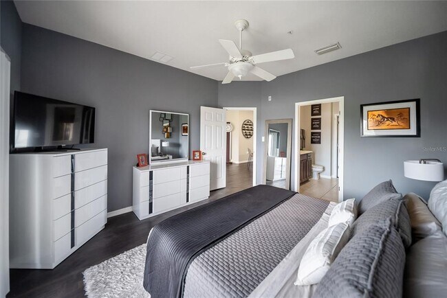 Building Photo - 3760 Parkridge Cir