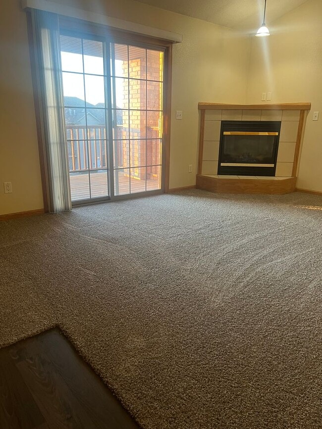 Building Photo - Nice 2br Condo in Coralville close to shopping & interstate