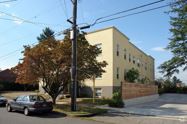 Building Photo - 2537 NE 56th Ave