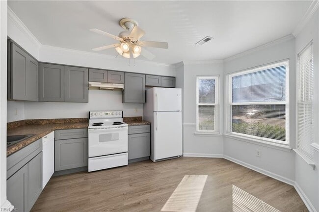 Building Photo - 4738 Greenlaw Dr