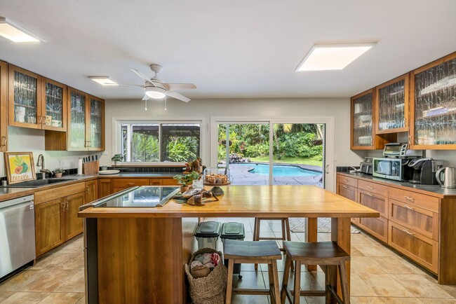 Building Photo - Beautiful Kaneohe 4-Bedroom Home w/ Backya...