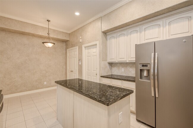 Building Photo - 13619 Brookbluff Ln