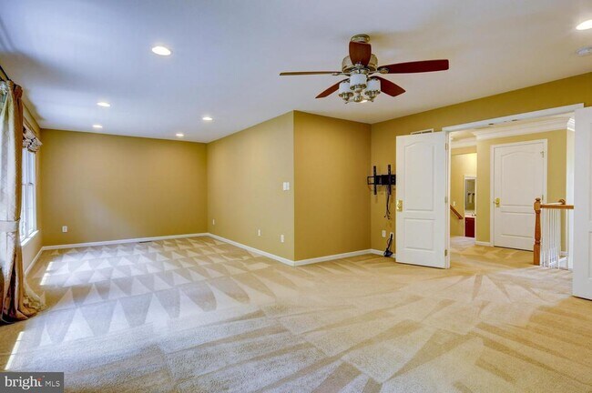 Building Photo - 45 Lockwood Dr