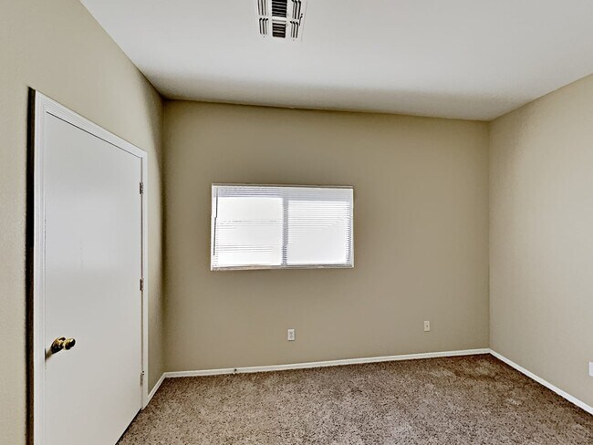 Building Photo - 2352 E Hazeltine Way