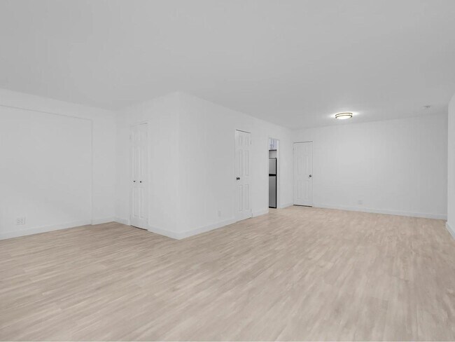 Building Photo - 321 E 48th St