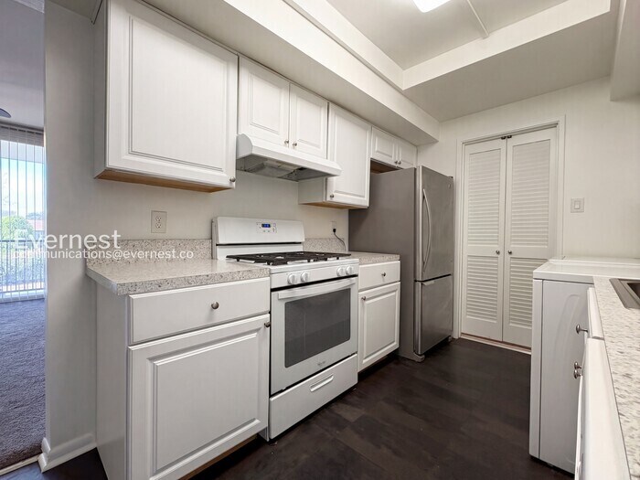 Building Photo - 10202 Prince Pl