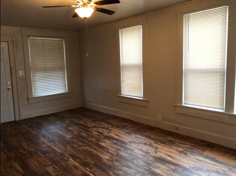 Building Photo - 1115 NW 9th St