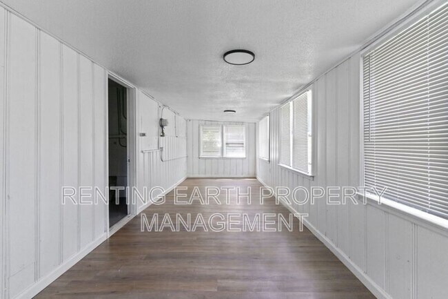 Building Photo - 9835 Winkler Dr