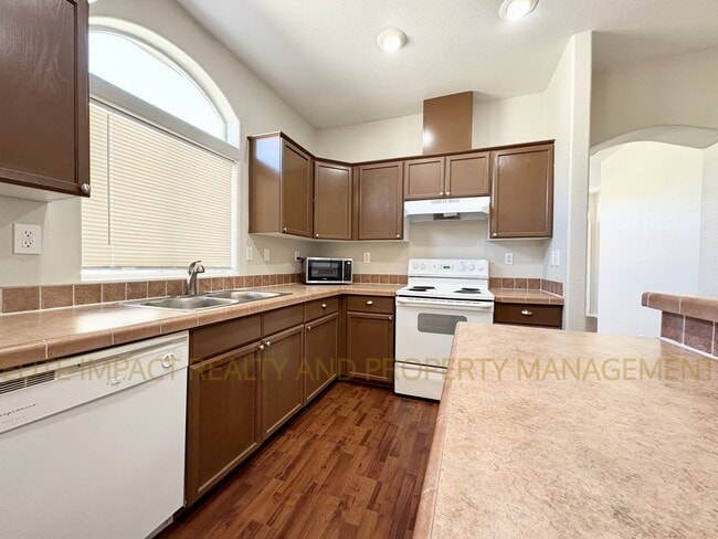 Building Photo - 4247 E White Water Dr