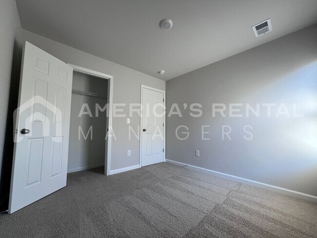 Building Photo - 2050 W. Middlebrook Crossing