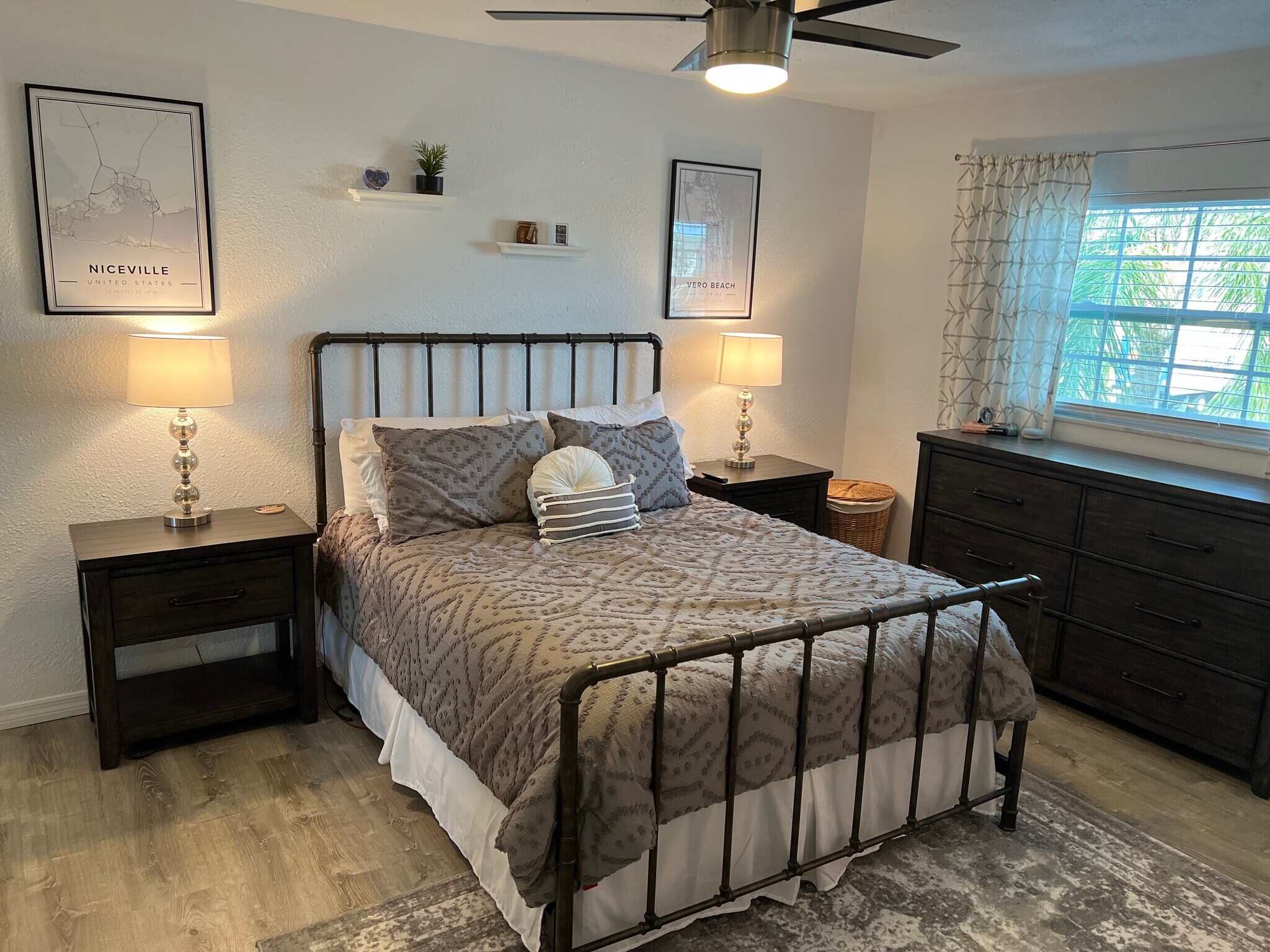 Master bedroom - 8815 Bay Pointe Dr