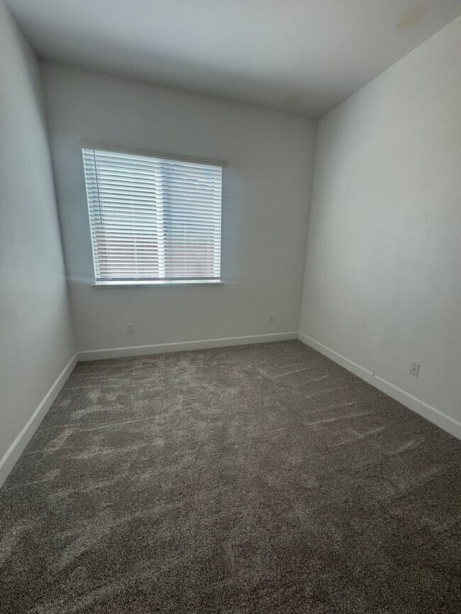 Building Photo - 709 Woodacre Dr