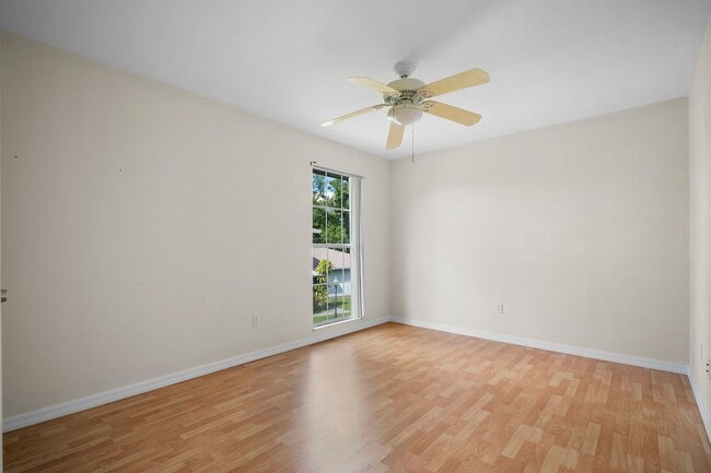 Building Photo - Beautiful Two-story condo 2bedrooms 2 baths with garage in Fort Myers