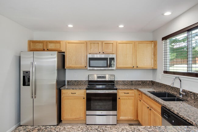 Building Photo - 10373 Ravenswood Way