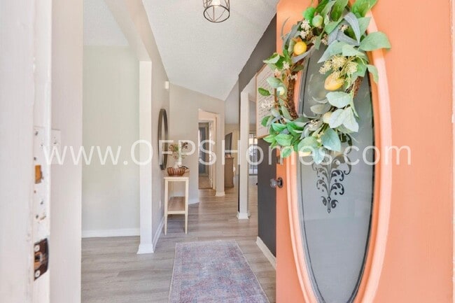 Building Photo - 405 Bobby Dr