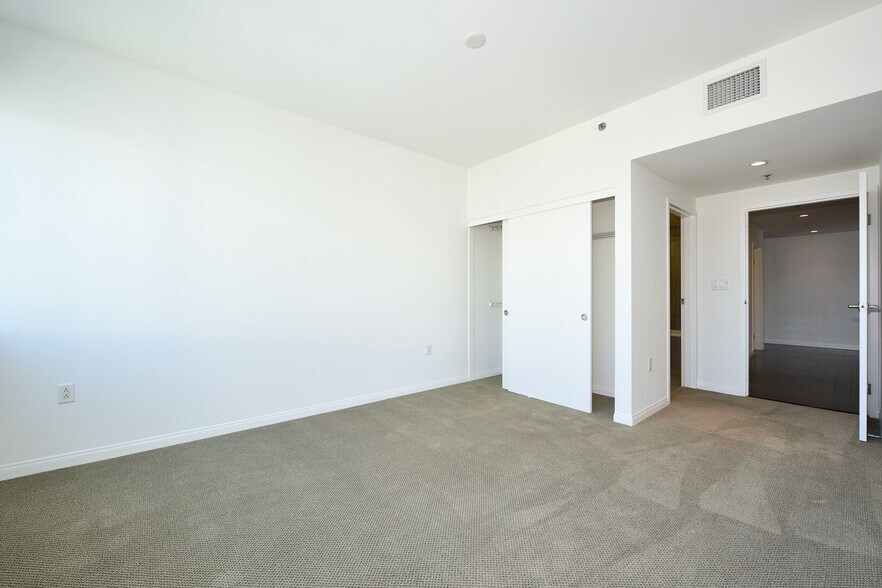Building Photo - 3785 Wilshire Blvd
