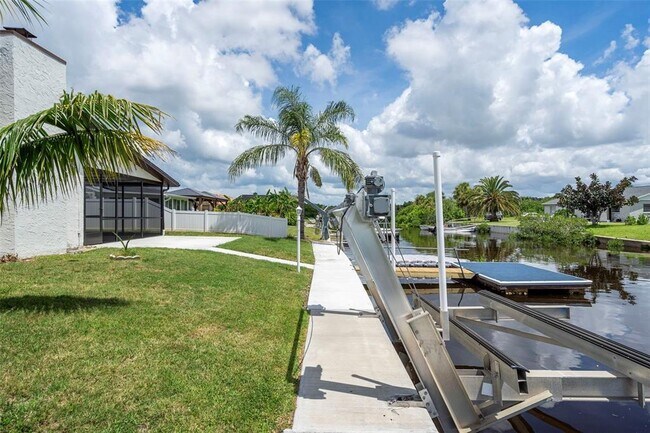 Building Photo - 9910 Island Harbor Dr