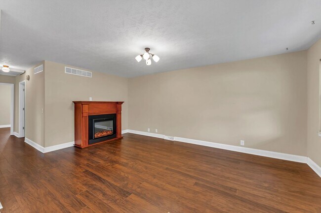 Building Photo - Italian Estates Property Management